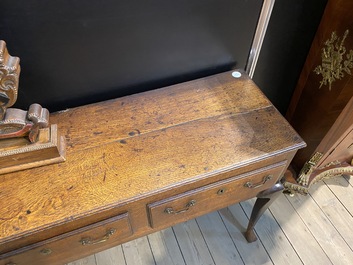 An English oak wooden side table, 19th C.