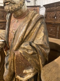 Een polychrome eikenhouten sculptuur van Sint-Pieter, ca. 1500