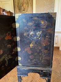 An English lacquered and painted chinoiserie cabinet on stand, 19th C.