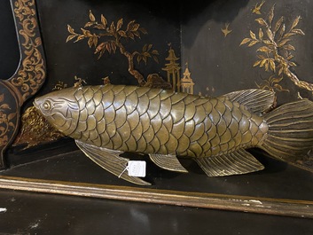 A Japanese bronze patinated koi sculpture, 19/20th C.