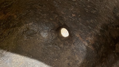 Une grande jardini&egrave;re en fonte sur quatre pieds en forme de lion, Chine, 19&egrave;me