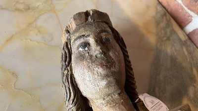 Sainte Odile tenant une calice en tilleul sculpt&eacute; et polychrom&eacute;, Allemagne, Rhin moyen, d&eacute;but du 16&egrave;me