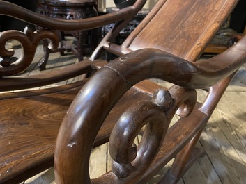 A Chinese hardwood chair, 19/20th C.