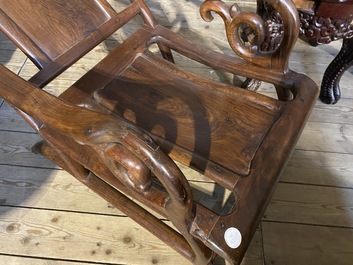 A Chinese hardwood chair, 19/20th C.