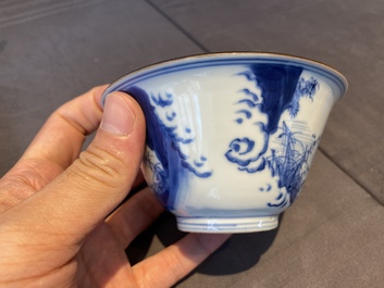 Bol en porcelaine de Chine en bleu et blanc &agrave; d&eacute;cor de p&ecirc;cheurs, marque de Chenghua, Kangxi