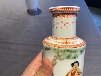 Trois vases en porcelaine de Chine &agrave; d&eacute;cor de la R&eacute;volution Culturelle, sign&eacute;s Zhang Wenchao 章文超 et Wu Kang 吳康