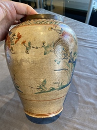 Vase en porcelaine Hizen de Japon d&eacute;cor&eacute; de style Kakiemon, Edo, 18&egrave;me