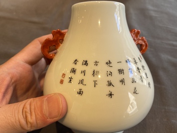 Deux vases et une th&eacute;i&egrave;re 'Wu Shuang Pu' en porcelaine de Chine famille rose, 19/20&egrave;me