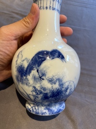 Vase 'Wang Bu' en porcelaine de Chine en bleu et blanc, marque de Yongzheng, 20&egrave;me