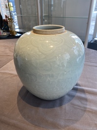 Six various Chinese blue and white, celadon and famille rose porcelain wares, 19/20th C.