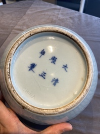 Six pi&egrave;ces en porcelaine de Chine en bleu et blanc, c&eacute;ladon et famille rose, 19/20&egrave;me