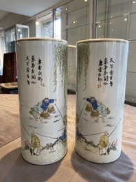 Een paar Chinese qianjiang cai hoedensteunen, Jiangxi Porcelain Company merk, 20e eeuw