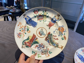 Paire de plats en porcelaine de Chine famille rose, 19&egrave;me