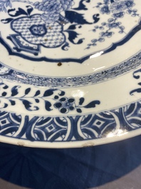 Trois plats, un bol, une th&eacute;i&egrave;re et un zhadou en porcelaine de Chine famille rose et en bleu et blanc,  18/19&egrave;me