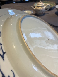 Three Chinese blue, white and famille rose dishes, a bowl, a teapot and a zhadou, 18/19th C.