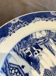 Six pi&egrave;ces en porcelaine de Chine en bleu et blanc, c&eacute;ladon et famille rose, 19/20&egrave;me