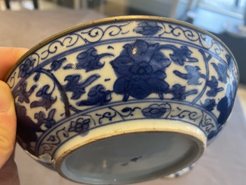 A pair of Chinese blue and white 'Bleu de Hue' plates for the Vietnamese market, Ngoạn ngọc 玩玉 mark, 19th C.