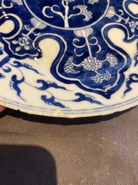 Zes diverse stukken Chinees porselein, 19/20e eeuw