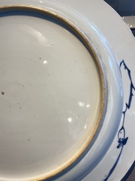 Trois plats, un bol, une th&eacute;i&egrave;re et un zhadou en porcelaine de Chine famille rose et en bleu et blanc,  18/19&egrave;me