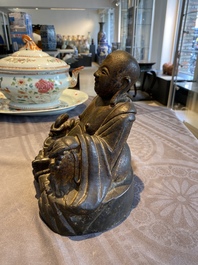 Statue de Bouddha assis sur un rocher en bronze dor&eacute;, Chine, Ming