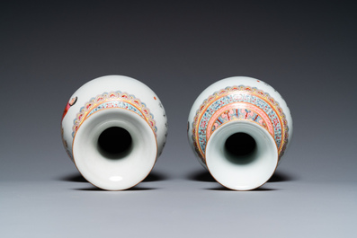 Quatre vases en porcelaine de Chine &agrave; d&eacute;cor de la R&eacute;volution Culturelle figurant des fermiers et des enfants, marque Zhong Guo Jing De Zhen Zhi 中國景德鎮製