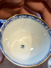 14 pi&egrave;ces &agrave; th&eacute; en porcelaine de Chine en bleu et blanc, Kangxi et post&eacute;rieur