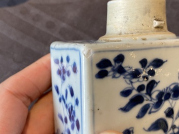 14 pi&egrave;ces &agrave; th&eacute; en porcelaine de Chine en bleu et blanc, Kangxi et post&eacute;rieur