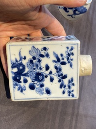 14 pi&egrave;ces &agrave; th&eacute; en porcelaine de Chine en bleu et blanc, Kangxi et post&eacute;rieur