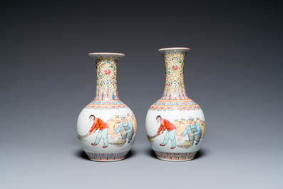 Quatre vases en porcelaine de Chine &agrave; d&eacute;cor de la R&eacute;volution Culturelle figurant des fermiers et des enfants, marque Zhong Guo Jing De Zhen Zhi 中國景德鎮製