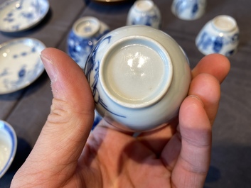 14 pi&egrave;ces &agrave; th&eacute; en porcelaine de Chine en bleu et blanc, Kangxi et post&eacute;rieur