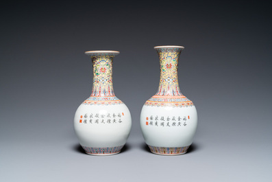 Quatre vases en porcelaine de Chine &agrave; d&eacute;cor de la R&eacute;volution Culturelle figurant des fermiers et des enfants, marque Zhong Guo Jing De Zhen Zhi 中國景德鎮製