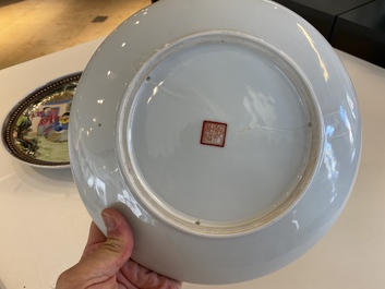 Deux plats en porcelaine de Chine famille rose, sign&eacute;s Zou Yunzhen 鄒雲珍, 20&egrave;me