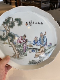 A Chinese famille rose tray with go-players and a qianjiang cai hat stand, 19/20th C.