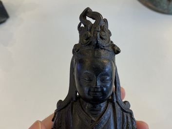 Deux sculptures en bronze figurant Shou Lao et Guanyin, Chine, Ming