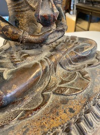 Grand Bouddha Amitayus en bronze dor&eacute; et laqu&eacute;, Chine, 18/19&egrave;me