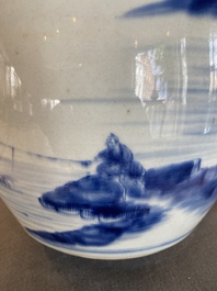 Een Chinese blauw-witte pot met een bergachtig landschap, Kangxi/Qianlong