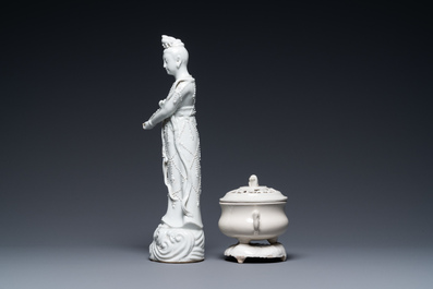 Br&ucirc;le-parfum et figure de Guanyin en porcelaine blanc de Chine de Dehua, 18/19&egrave;me