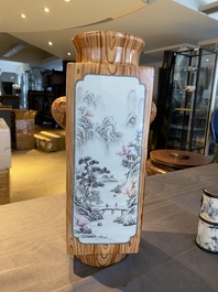 Vase de forme 'cong' en porcelaine de Chine &agrave; d&eacute;cor en grisaille et faux-bois, marque de Qianlong, 20&egrave;me