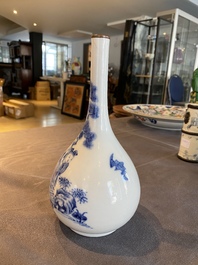 A Chinese 'Bleu de Hue' Vietnamese market 'Shou Lao' bottle vase, 18/19th C.