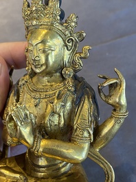 Statue d'Avalokitesvara en bronze dor&eacute;, Chine, marque et &eacute;poque de Yongzheng