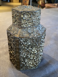 A Chinese gilt-lacquered pewter alloy tea caddy and cover, 19th C.