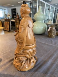Een Chinese houten Guanyin en een zeepstenen Liu Hai, Qing