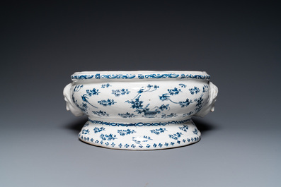 A blue and white Brussels faience fountain with basin, 18th C.