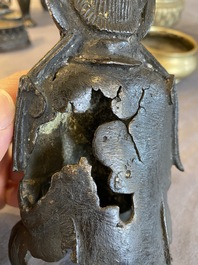 Een Sino-Tibetaanse gelakte en vergulde bronzen genezende Boeddha of Bhaishajyaguru, Ming