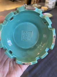 Een Chinese monochrome turquoise vaas, Qianlong merk maar wellicht Republiek