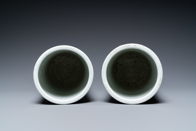 Een paar Chinese qianjiang cai hoedensteunen, Jiangxi Porcelain Company merk, 20e eeuw