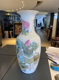 A Chinese qianjiang cai 'antiquities' vase, signed Fang Jiazhen 方家珍, 19th C.