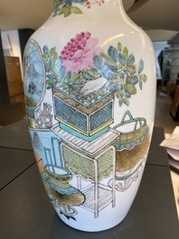 Vase en porcelaine de Chine qianjiang cai &agrave; d&eacute;cor d'antiquit&eacute;s, sign&eacute; Fang Jiazhen 方家珍, 19&egrave;me