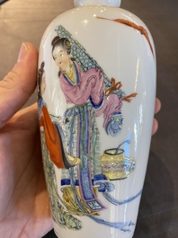 Deux vases en porcelaine de Chine famille rose &agrave; d&eacute;cor de femmes, un au marque de Qianlong, 20&egrave;me