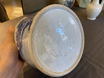 Pot &agrave; pinceaux en porcelaine de Chine en bleu et blanc, 19&egrave;me